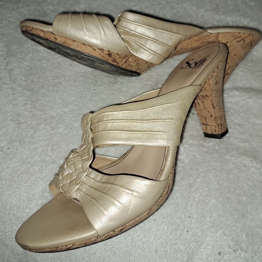 Womens Sofft Gold leather slides sz 10